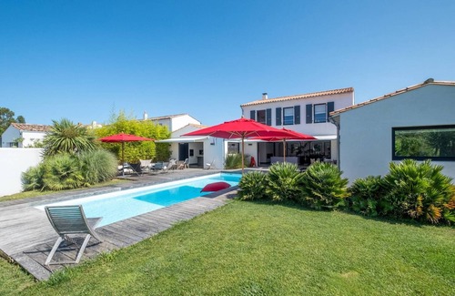 Les Portes-en-Re Casa | Architect villa with heated pool ideally located