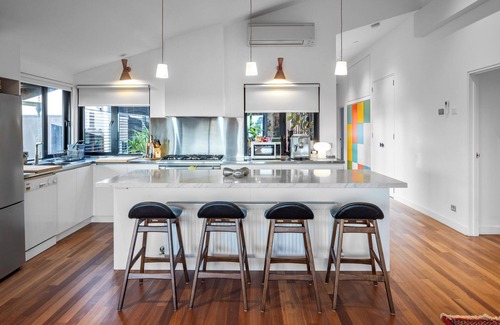 St. Kilda East Casa | Architectural Apartment, in the heart of St Kilda East close to Melbourne CBD.