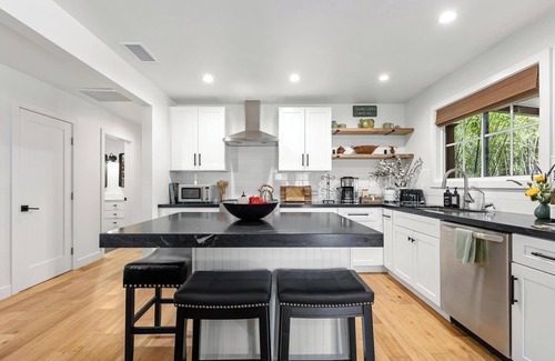 Los Olivos Casa | Architectural Farmhouse Retreat in Downtown Los Olivos, "The Flying Pig"