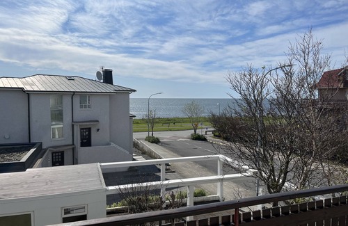 Vesturbær Casa | Architectural Villa with ocean view