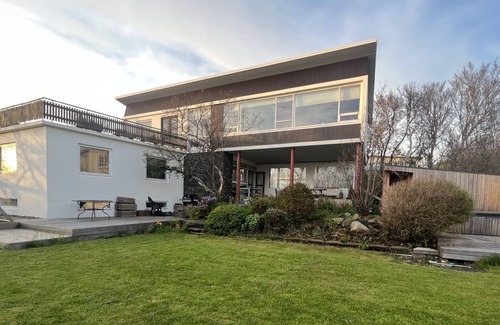 Vesturbær Casa | Architectural Villa with ocean view