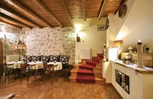 Trikolonoi Casa | Archontiko tis Zois