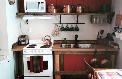 Dease Lake Cabina | Arctic Divide Lodge