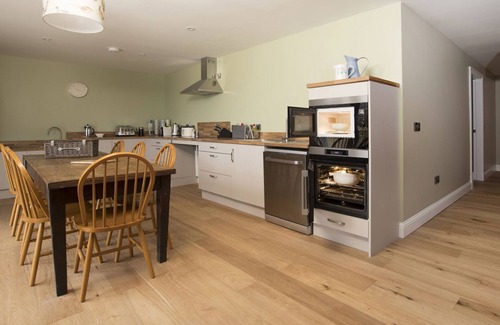 Crieff Cabaña | Ard View - large open plan accessible house sleeps 10