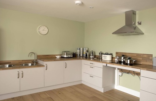 Crieff Cabaña | Ard View - large open plan accessible house sleeps 10