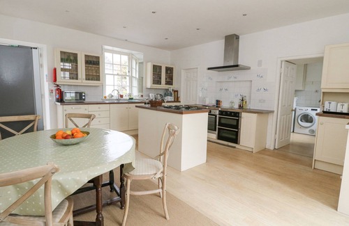Oban Cabaña | ARDCHATTAN MANSE, pet friendly, character holiday cottage in Oban