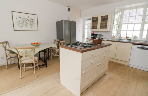 Oban Cabaña | ARDCHATTAN MANSE, pet friendly, character holiday cottage in Oban