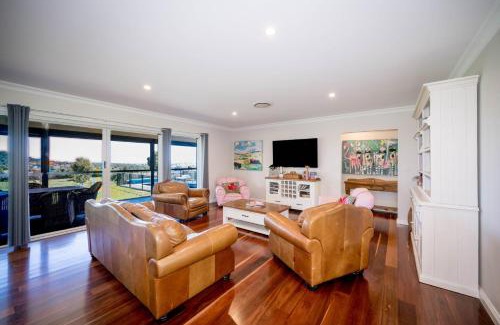 Moore Creek Casa | Ardington - 4-Bed Pet-Friendly with Pool