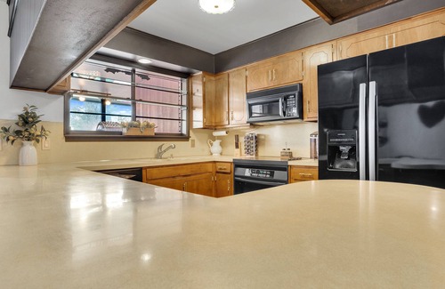 Ardmore Casa | Ardmore Retro Oasis gateway with Pool & Game Room