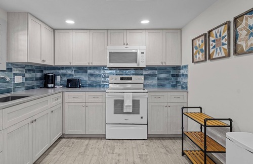 Captiva Cabaña | Are you looking for a quaint fishing village in the heart of Captiva Island? - Jensen's Cottage #11