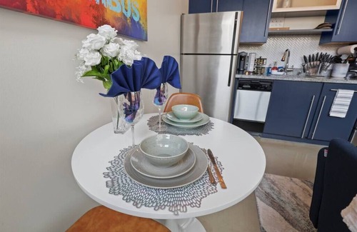 Downtown Columbus Condominio | Arena District Suite w/FREE Parking & Rooftop Deck