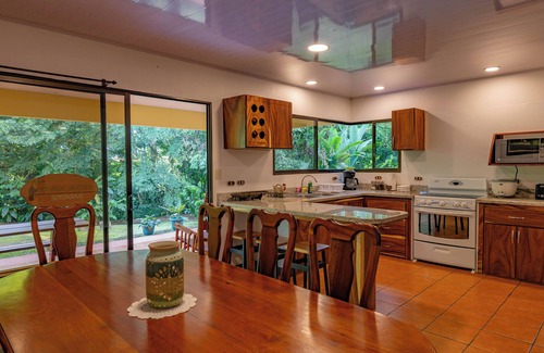La Fortuna Villa | Arenal Luxury Paradise | ¡Perezosos, tucanes, pájaros coloridos, ranas y mucho más!