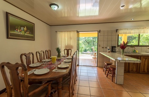 La Fortuna Villa | Arenal Luxury Paradise | ¡Perezosos, tucanes, pájaros coloridos, ranas y mucho más!