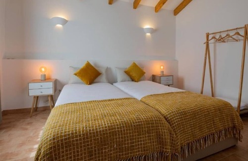 Santiago do Cacem Cabaña | Ares do Monte - Rural Tourism - Sunflower Suite (2 Adults + 1 Child)