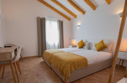 Santiago do Cacem Cabaña | Ares do Monte - Rural Tourism - Sunflower Suite (2 Adults + 1 Child)