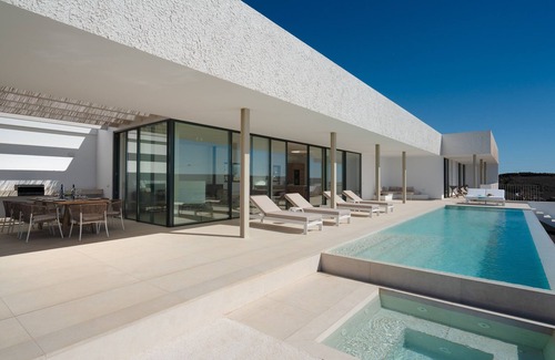 Tias Villa | Areté. Casa Fuego, con increíble terraza y vistas panorámicas al mar.