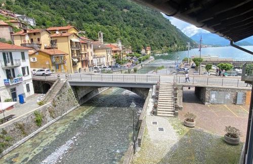 Argegno Apartamento | Argegno's River - Central Apartment lake view