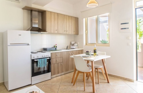 Paralia Kourna Casa | Argiri Apartments & Suites