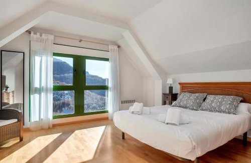 Panticosa Casa | Argualas - Triplex con piscina - By CARDI Suites