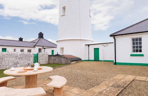 Llantwit Major Cabaña | Ariel guardas un faro casa de campo con capacidad para alojar hasta cinco personas.