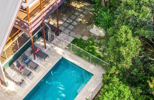 Suffolk Park Casa | Ariels on the Beach - 4 BR beachfront home w. pool