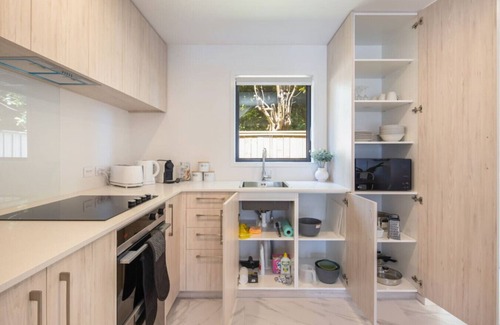 Lower Hutt Casa | Ariki Artistry: Lower Hutt 2BR Sanctuary
