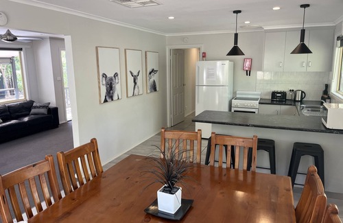 Halls Gap Casa | Arinya view - Peaceful, Modern & Cozy