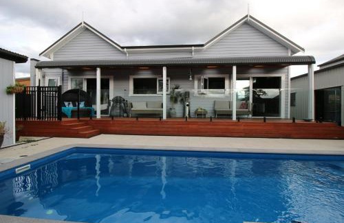 Rotorua Casa | AristaAir- Poppies Luxury Villa