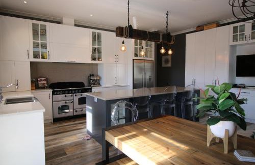 Rotorua Casa | AristaAir- Poppies Luxury Villa