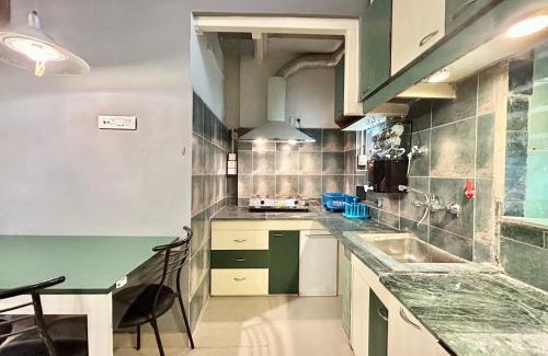 Kolkata Apartamento | Aristocratic 3BHK apartment near Eastern Metropolitan Club, Santoshpur