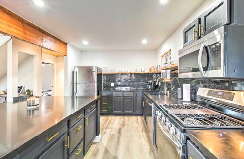 Pinetop-Lakeside Cabaña | Arizona Getaway w/ Fire Pit, BBQ & On-site Lake!