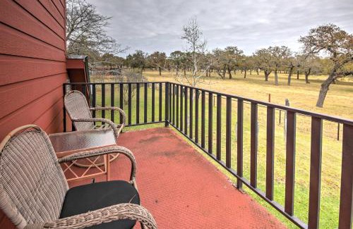 Fredericksburg Casa | Ark Bunkhouse Fredericksburg Hideaway with Hot Tub