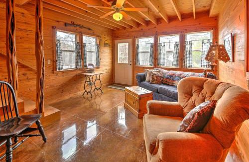Fredericksburg Casa | Ark Bunkhouse Fredericksburg Hideaway with Hot Tub