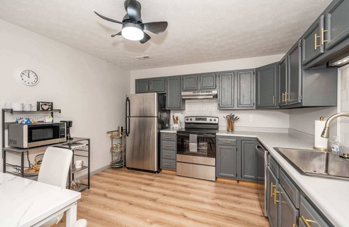 Williamstown Condominio | Arkstone Retreat 1 Chic Downtown Escape!