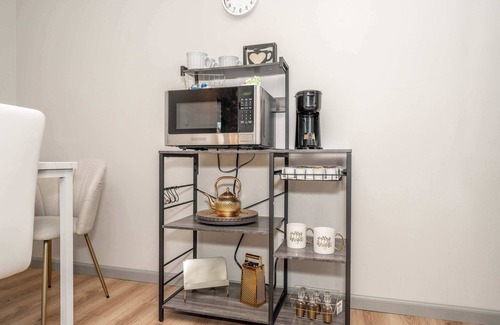Williamstown Condominio | Arkstone Retreat 1 Chic Downtown Escape!