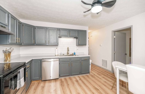 Williamstown Condominio | Arkstone Retreat 1 Chic Downtown Escape!