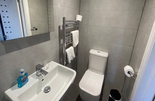 Basingstoke Casa | Arlan House, Superb Basingstoke Hotel - Room 07