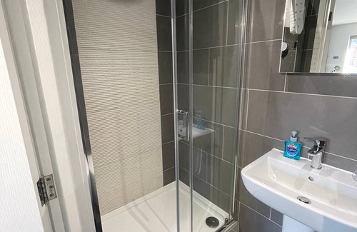 Basingstoke Casa | Arlan House, Superb Basingstoke Hotel - Room 10 Apt