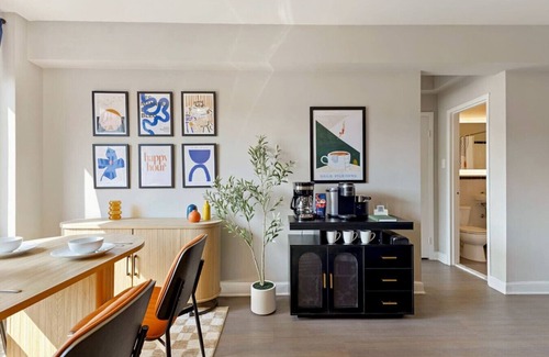 Radnor - Fort Myer Heights Apartamento | Arlington Getaway | Near Trails + Parking + Metro