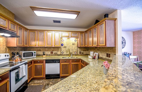 Central Arlington Casa | Arlington Home Near AT&T Stadium, Globe Life Field, Six Flags - FREE PARKING!!!