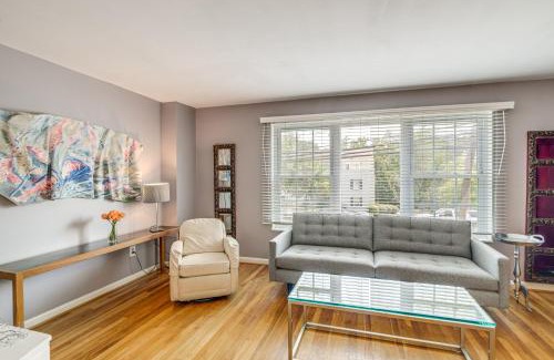 Arlington Casa | Arlington Townhome with Furnished Patio!