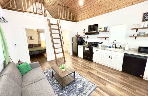 Albertville Cabina | Armadillo Tiny Luxury Cabin Lake