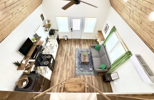 Albertville Cabina | Armadillo Tiny Luxury Cabin Lake