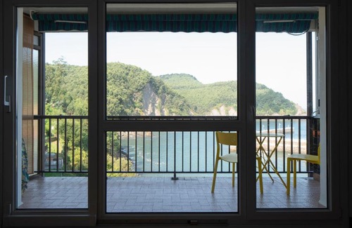 Arminza Apartamento | Armintza Port by Aston Rentals