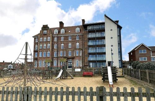 Sheringham Casa | Armorel, 9 Burlington Place