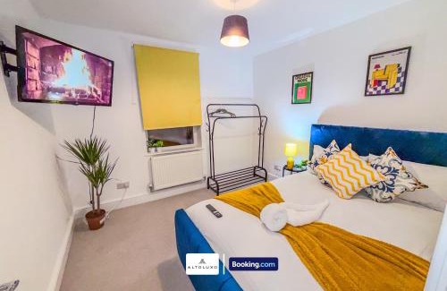 Bristol Casa | Armoury Square Deluxe 4 Bedroom Home near City Centre by AltoLuxoExperience Short Lets & Serviced Accommodation With Free Parking & WiFi