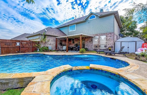 Rowlett Casa | Armstrong Garden