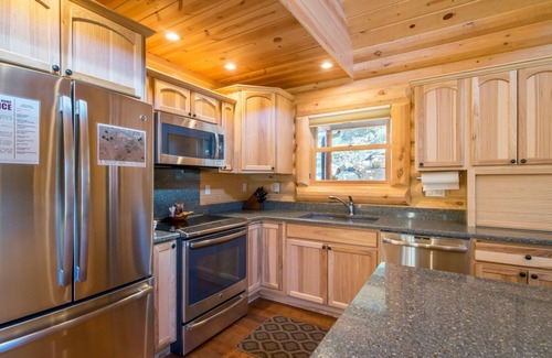 Windcliff Estates Casa | Armstrong Luxury Log Vacation At Windcliff 4 Bedroom Home by RedAwning