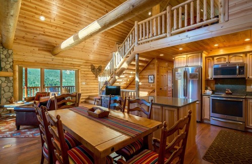 Windcliff Estates Casa | Armstrong Luxury Log Vacation At Windcliff 4 Bedroom Home by RedAwning