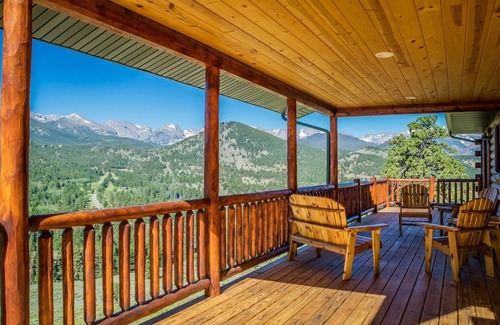 Windcliff Estates Casa | Armstrong Luxury Log Vacation At Windcliff 4 Bedroom Home by RedAwning